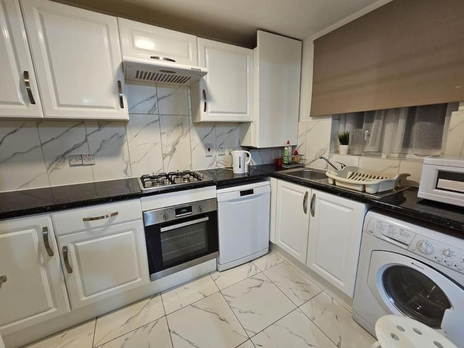 Lovely Flat Close To Shepherd'S Bush Apartment London Exterior photo