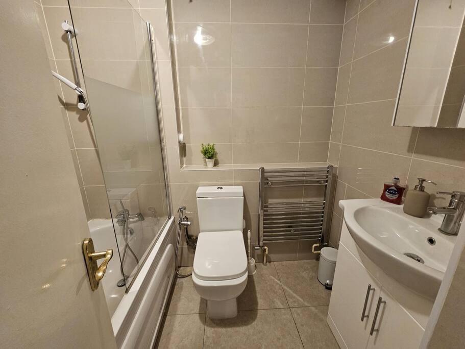 Lovely Flat Close To Shepherd'S Bush Apartment London Exterior photo